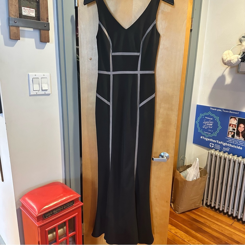 White House Black Market Black Gown NWT size 4 - Picture 14 of 14